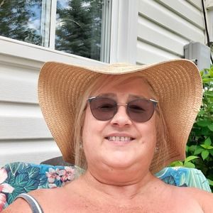 Meet your Posher, Suzanne